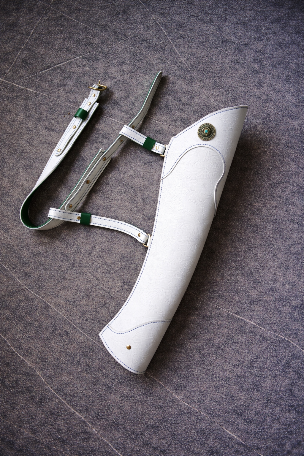 Master Artisan Embossed Side Quiver